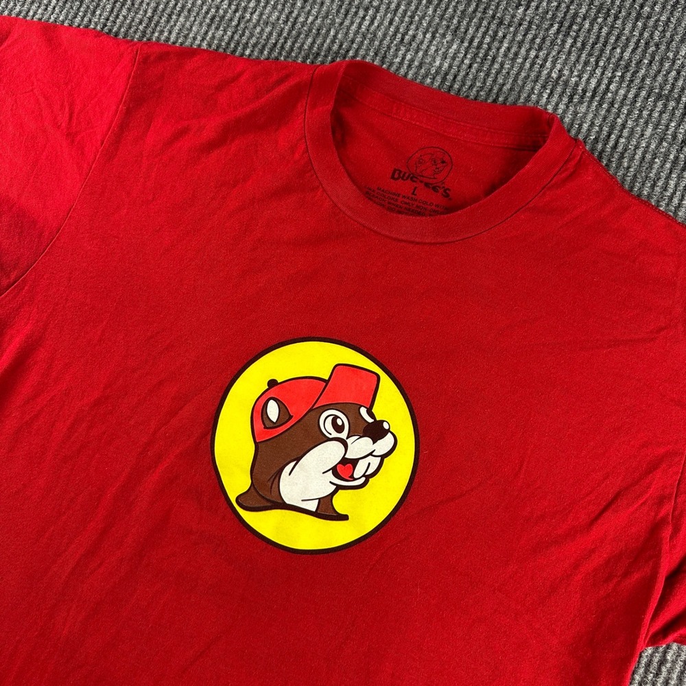 Buc-ee's Mens Red Graphic T-Shirt Short Sleeve Beaver Logo Size L